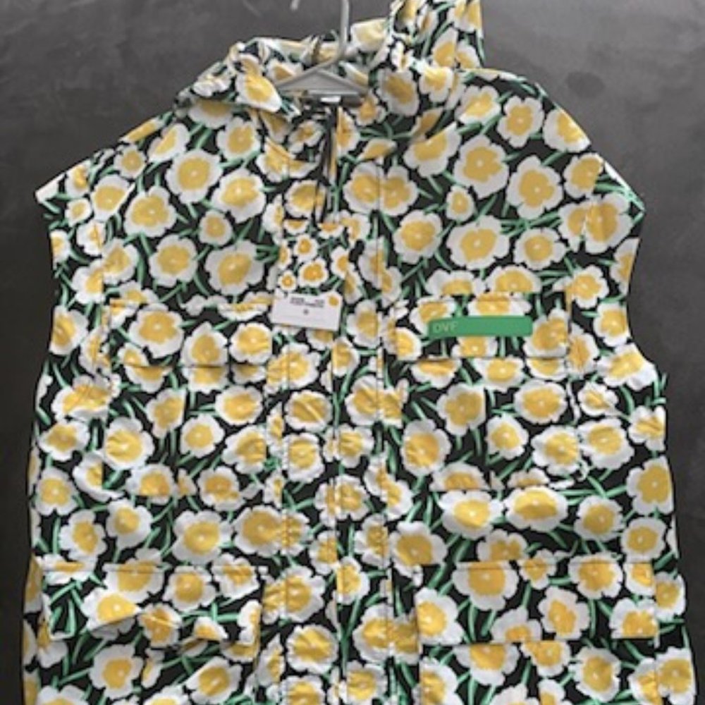 DVF Women's Nylon Packable Yellow Poppy Short Sleeve Hooded Vest